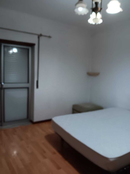 Apartamento T2, semi-mobilado, na Guarda