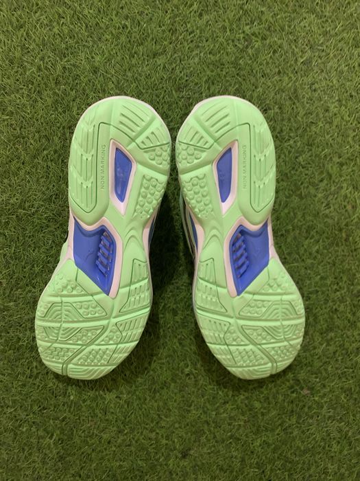 Волейбольні кросівки asics