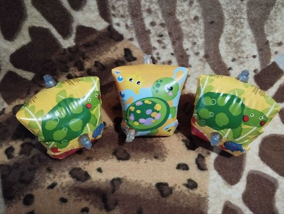 Детский надувной круг и нарукавники для плавания