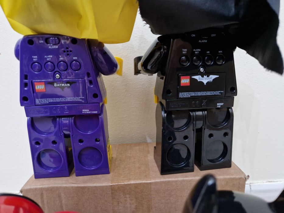 Bonecos da Lego com relógio