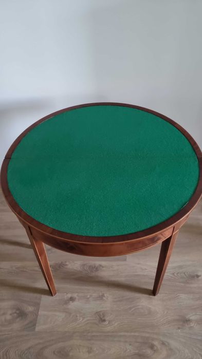 Mesa de jogo meia-lua estilo clássico.