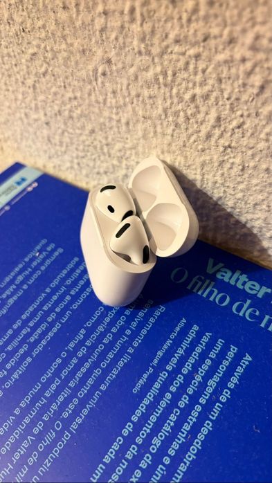 AirPods Pro 4 Apple