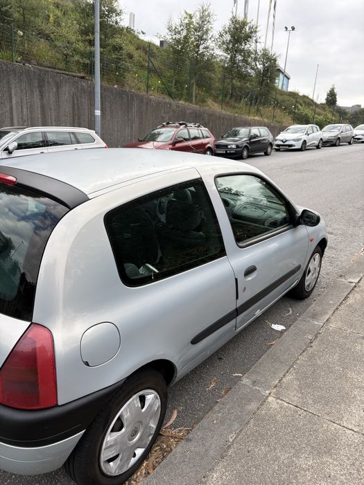 Renault Clio 2 económico e fiável