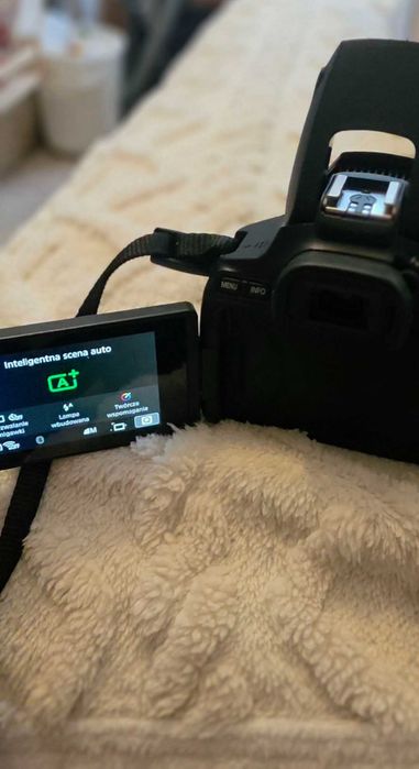 CANON EOS 250D BK EF-S 18-55 + SB130 EU 26