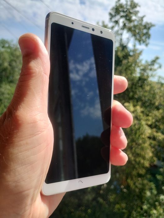 смартфон  BQ Aquaris X2,бу,стан нового,дефекти прошивки