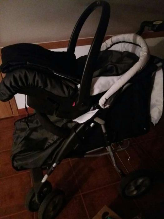 Carrinho de BÉBÉ com cadeirinha em óptimo estado
