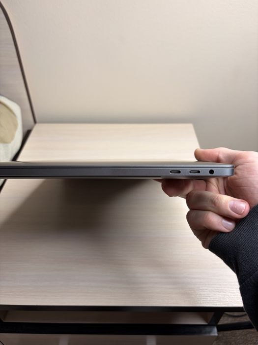 Macbook pro 2018 15.4 экран,i9,32 озу 512 ssd