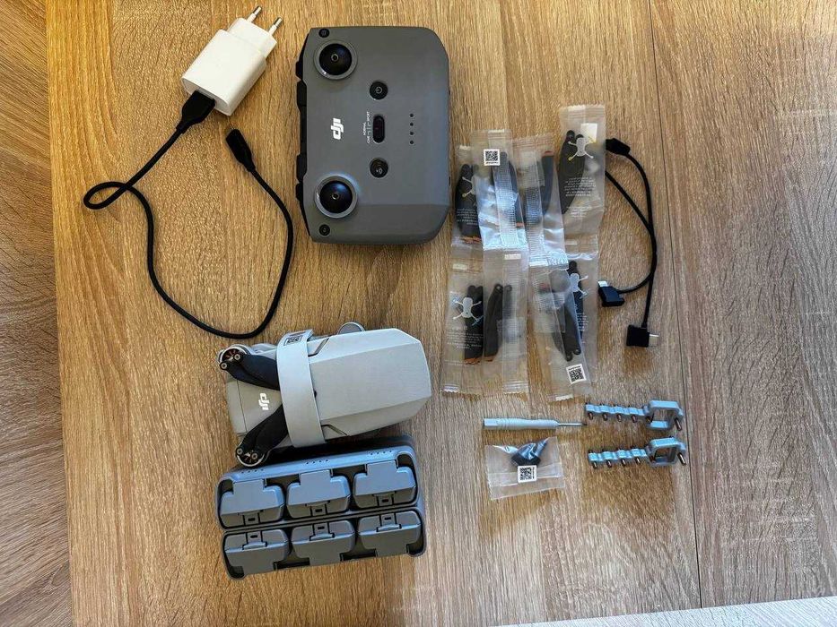 Квадрокоптер DJI Mini 2 Fly More Combo (6 акумів, 2 кейса для зарядки)