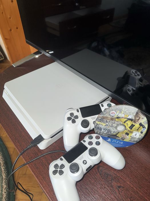 Playstation 4 slim