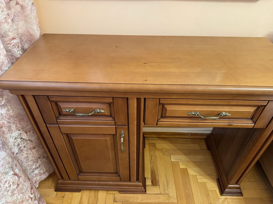 Туалетний столик.