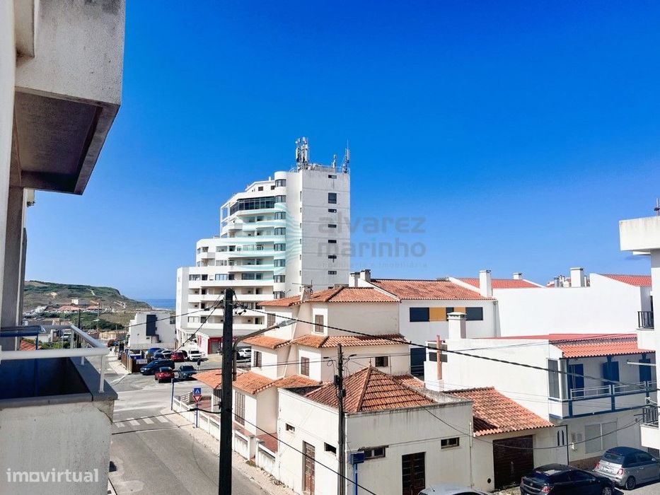 Apartamento T2 com Vista Mar, Garagem e Totalmente Remodelado