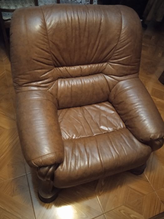 Sofás em Pele semi novos