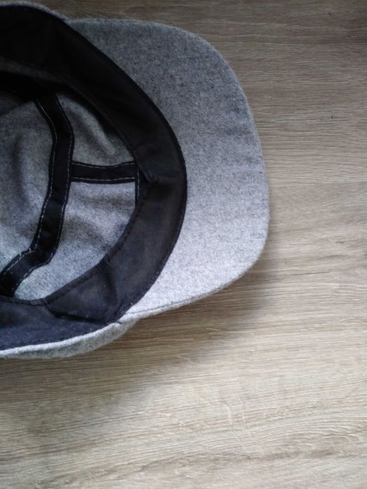 czapka z daszkiem szara