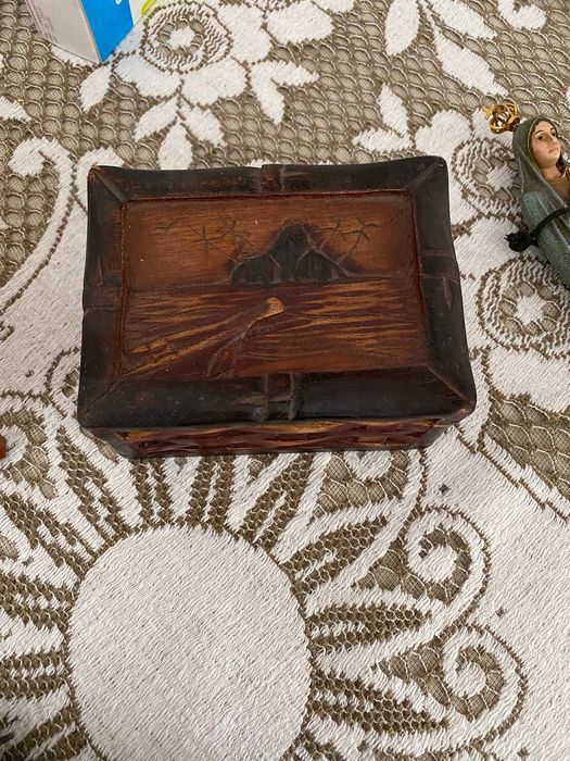 caixinha de madeira trabalhada a mao