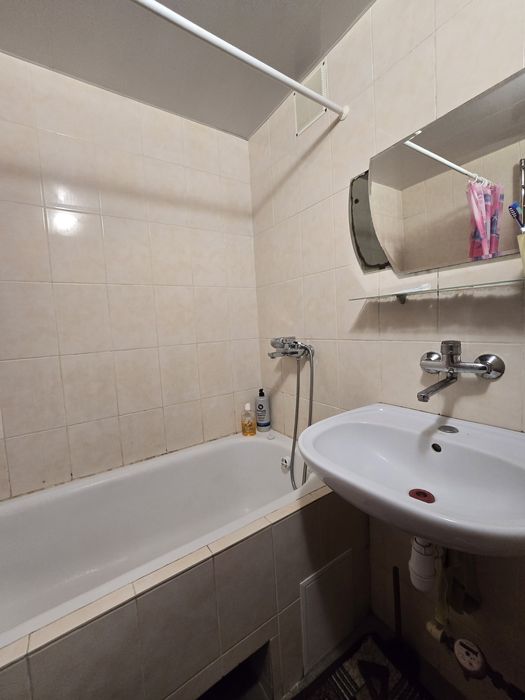 Здам подобово 3 кімнатну квартиру в центрі біля базару