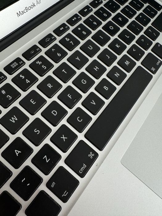 Apple MacBook Air 13' , model A1466 EMC3178