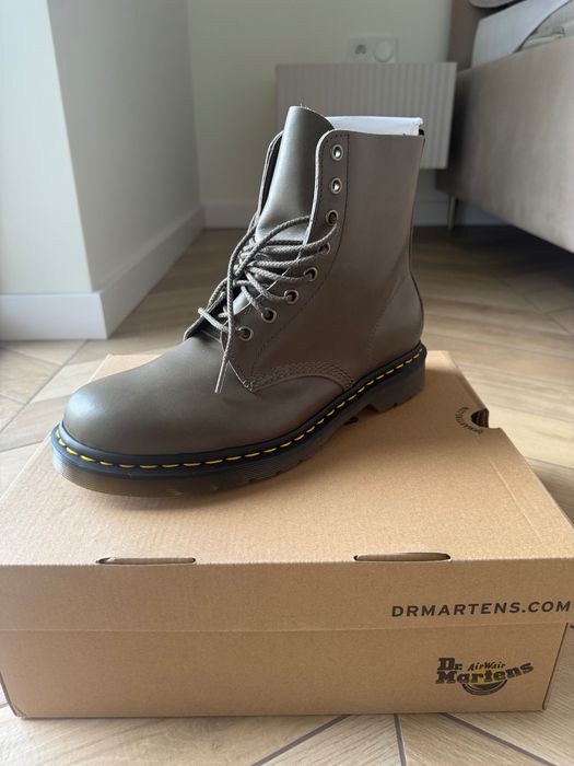 Nowe Dr. Martens 1460 Pascal Olive rozmiar 43