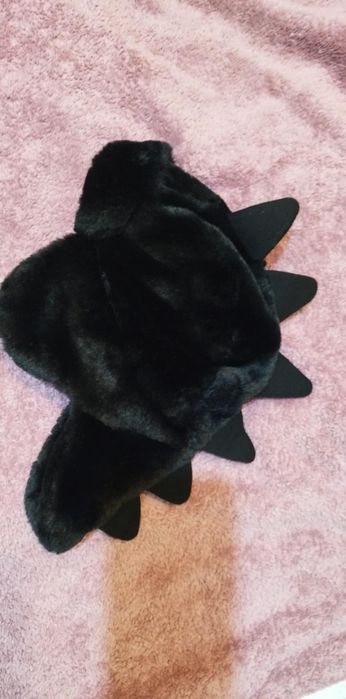 Czapka uszatka dinozaur