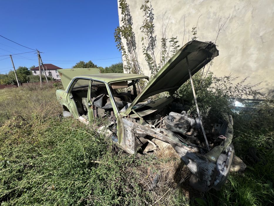 Mercedes-Benz E-Class W123