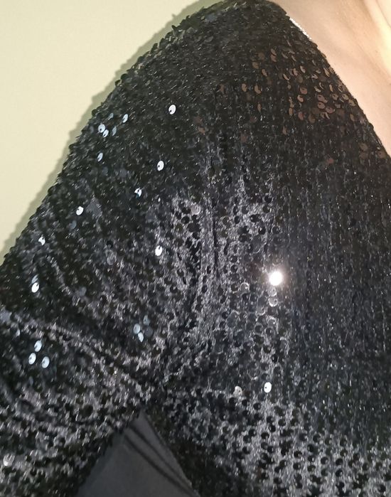 Sukienka czarna z cekinami 46