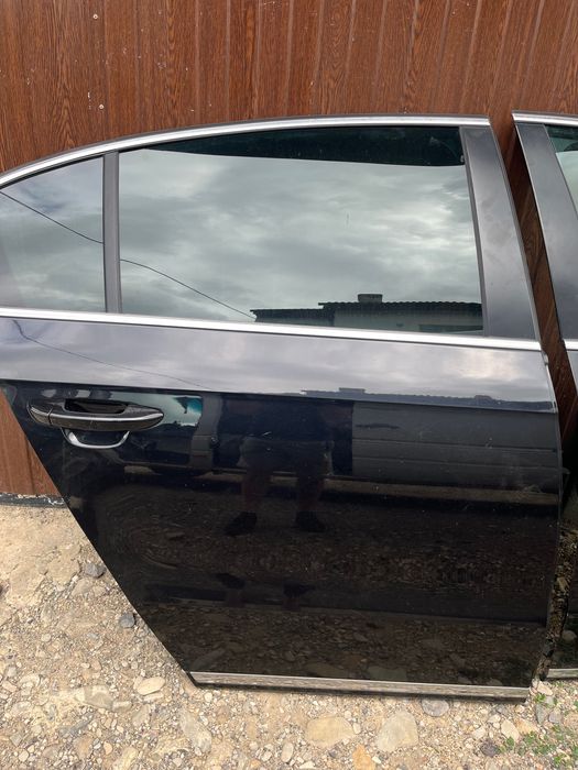Двері задні праві Passat B7 седан європа LC9X чорні