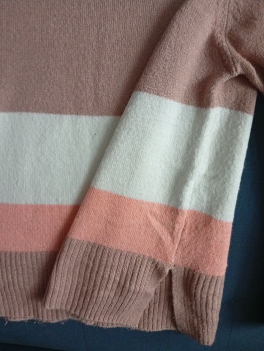 Elegancki swetr w pasy