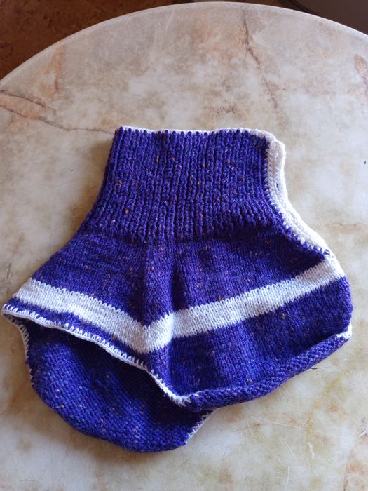 Манишка вязаная теплая