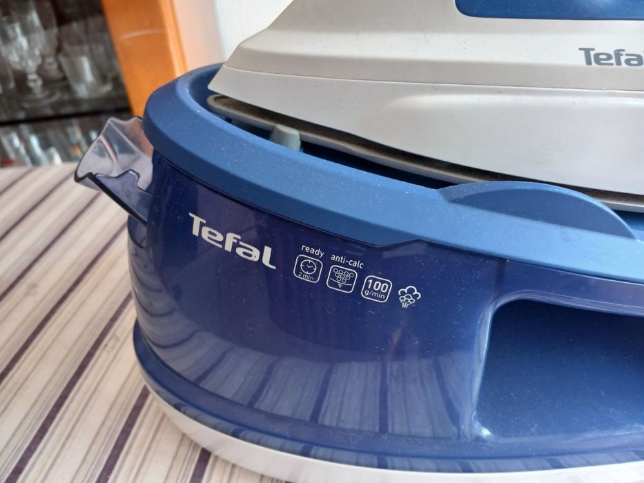 Ferro com caldeira marca Tefal