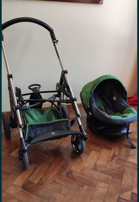 Carrinho de bebê e ovo