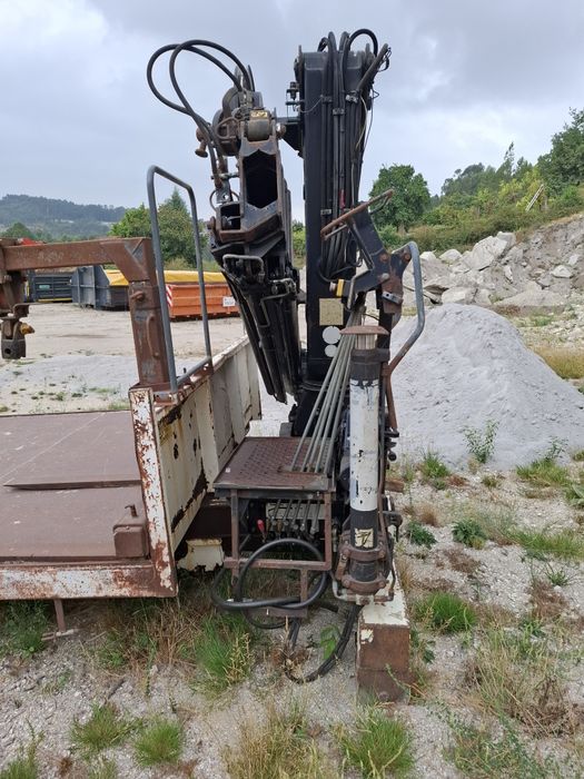 Vendo caixa com grua