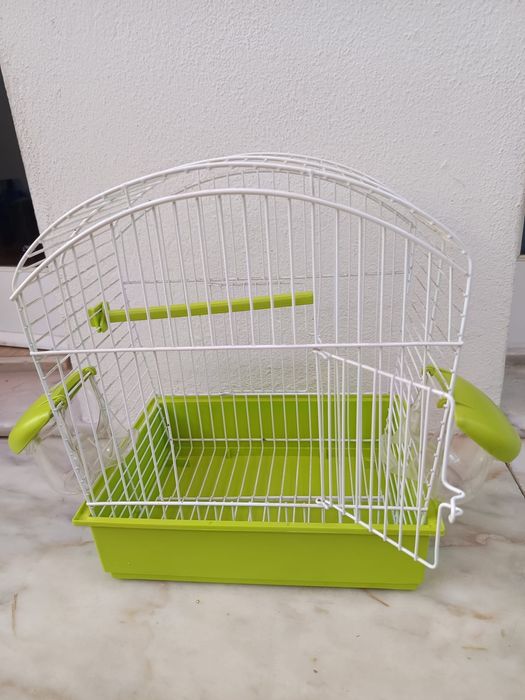 Artigos  animais
- pequena gaiola pássaro 
- mala de transporte coelho
- casa de "férias" coelho

Interessados enviar mensagem privada sff.
Obrigada