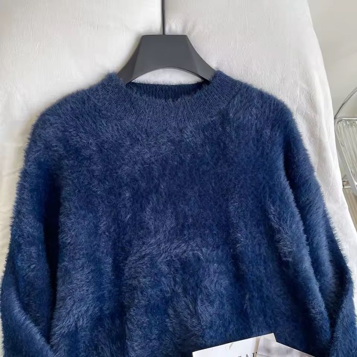 Светр синій пухнастий