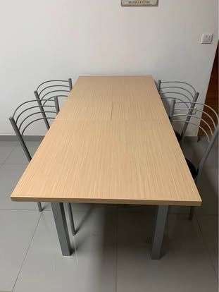 Mesa de cozinha + 4 cadeiras usadas