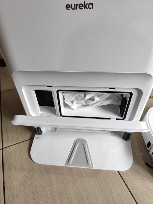 Eureka J12 Ultra robot odkurzający z automatyczną stacją opróżniania,