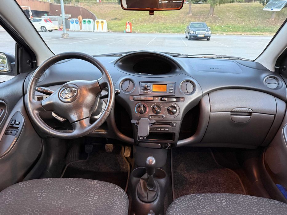 Toyota Yaris 1.0 VVT-i 2004 | 163.868 km | AC | 5 Portas