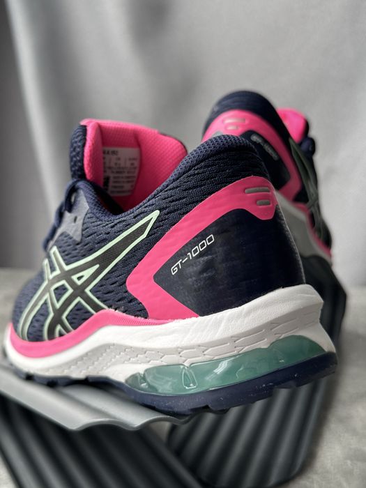 Asics кросівки для бігу