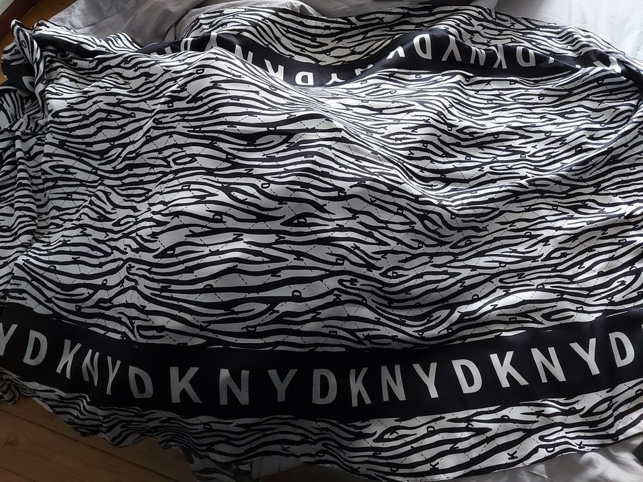 Lenço/echarpe DKNY novo