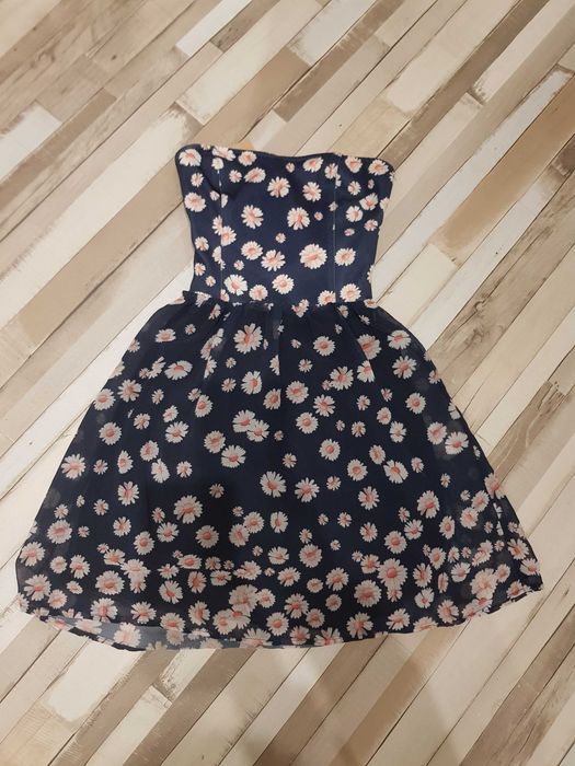 Sukienka w stokrotki Bershka r.S, NOWA z metką