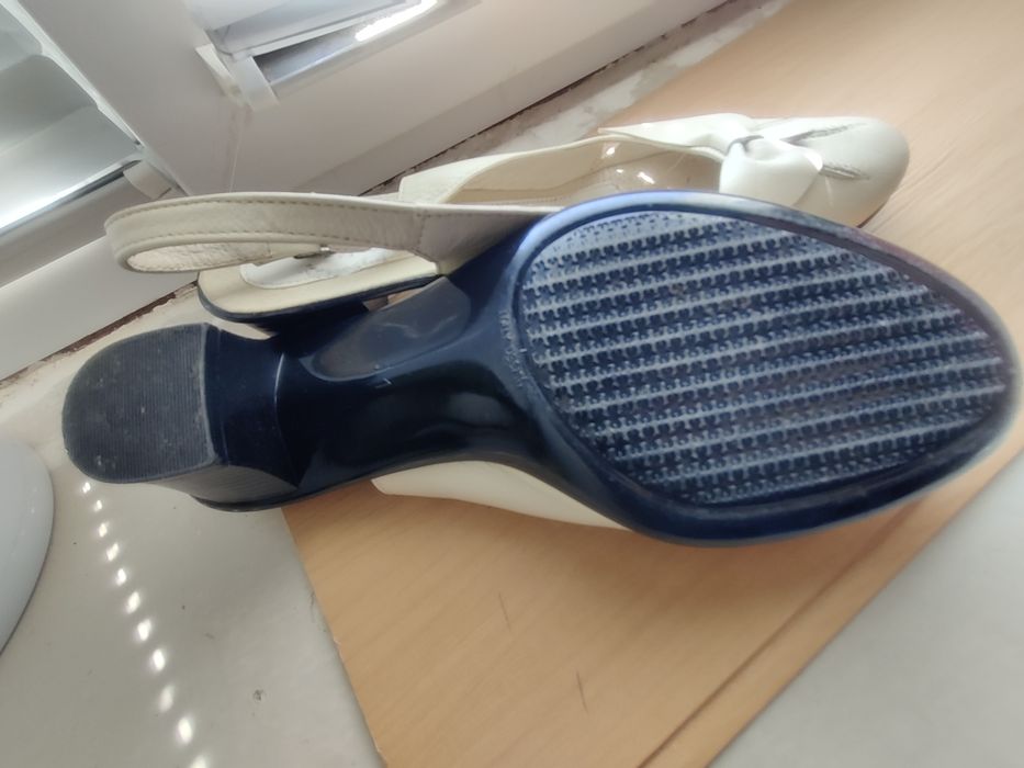 Босоножки женские  натуральная кожа, состояние новых