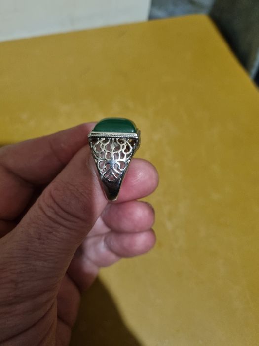 Перстни мужские с красивыми вставками.