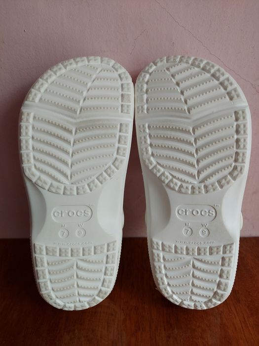 Тапки шлепанцы crocs оригінал 

Стан класний 

Розмір по бірці: 
M 7