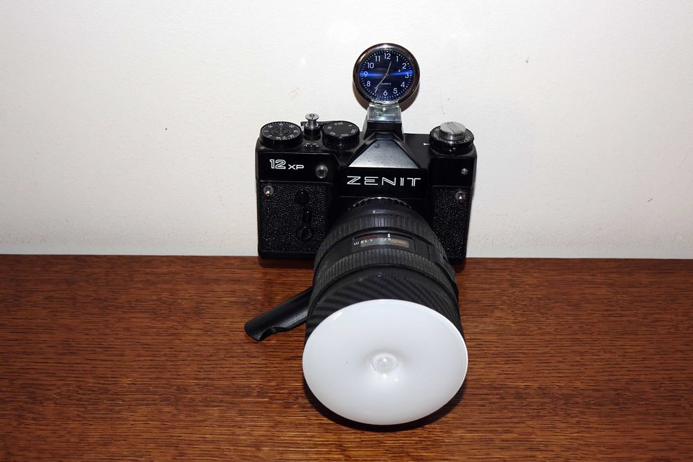 Lampka z zegarkiem z aparatu Zenit