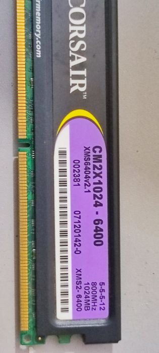 Diversas memórias RAM.