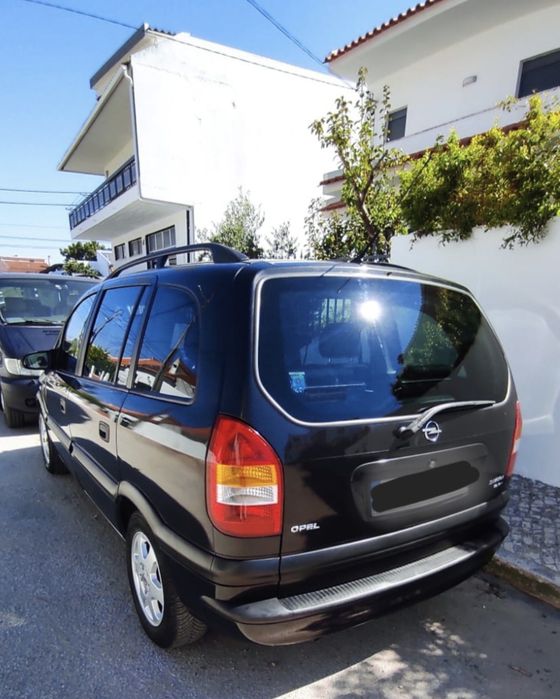 Opel Zafira 1.6 Gasolina   -  7 Lugares  -  2001