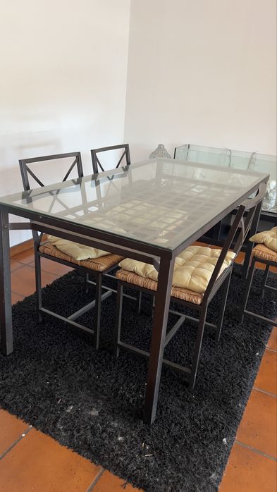 Mesa de jantar em vidro+ 4 cadeiras