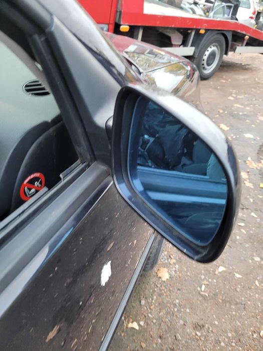 lusterko  prawe elektryczne czarne golf IV LC9Z