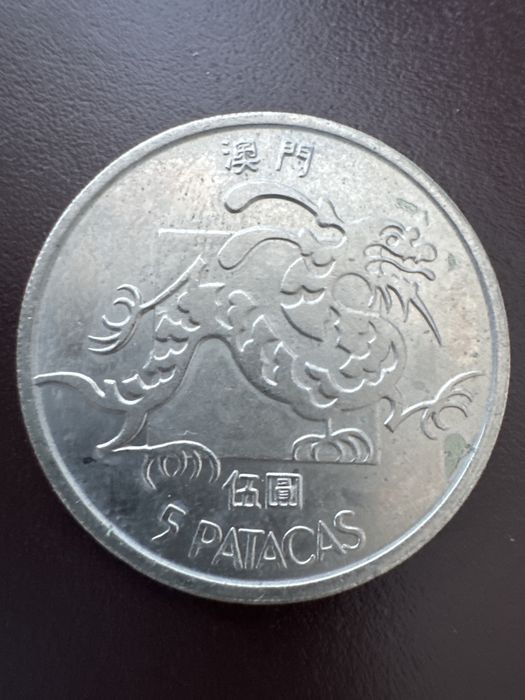 Lote de 10 Moedas de Macau (20, 5 e 1 Pataca + Avos)