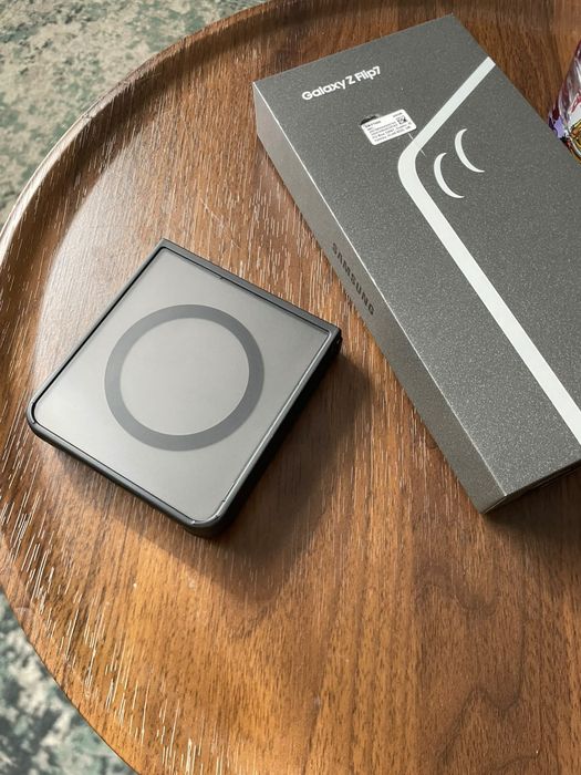 Samsung z flip7  dobrável