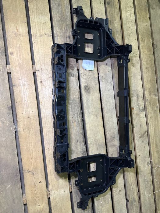 Панель радиаторов(телевизор) Hyundai IONIQ 5 2022-2026 64101-G1000