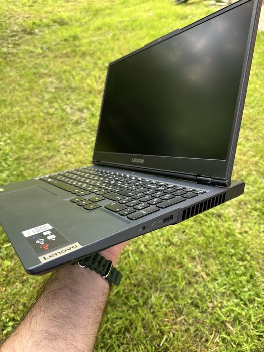 Lenovo Legion 15ITH6 запчастини або під ремонт